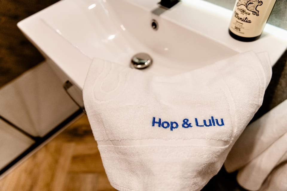 Bathroom, Text overlay, towels