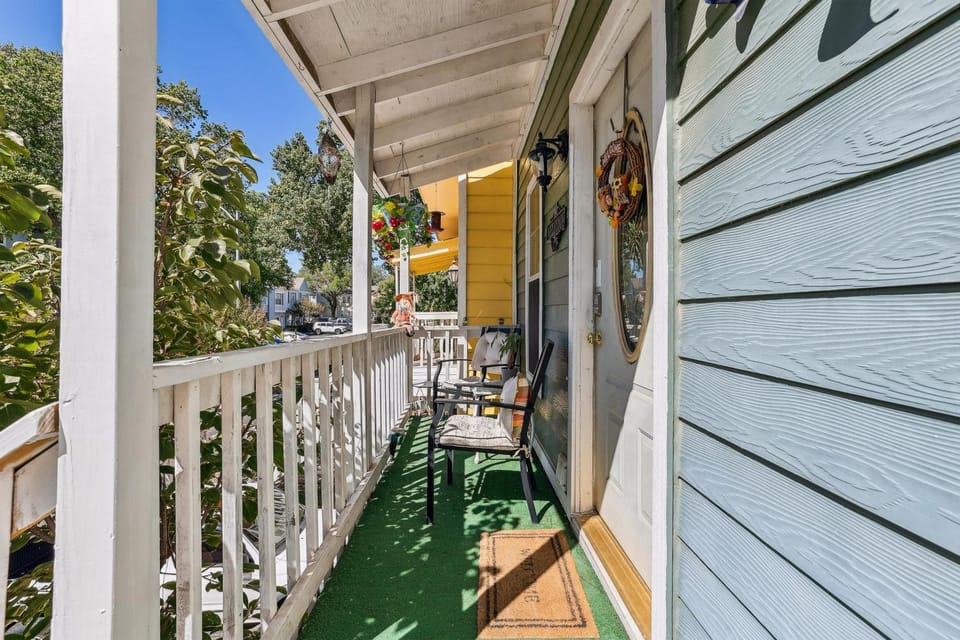 Close to San Antonio Zoo & Airport: Cozy Townhome House in San Antonio