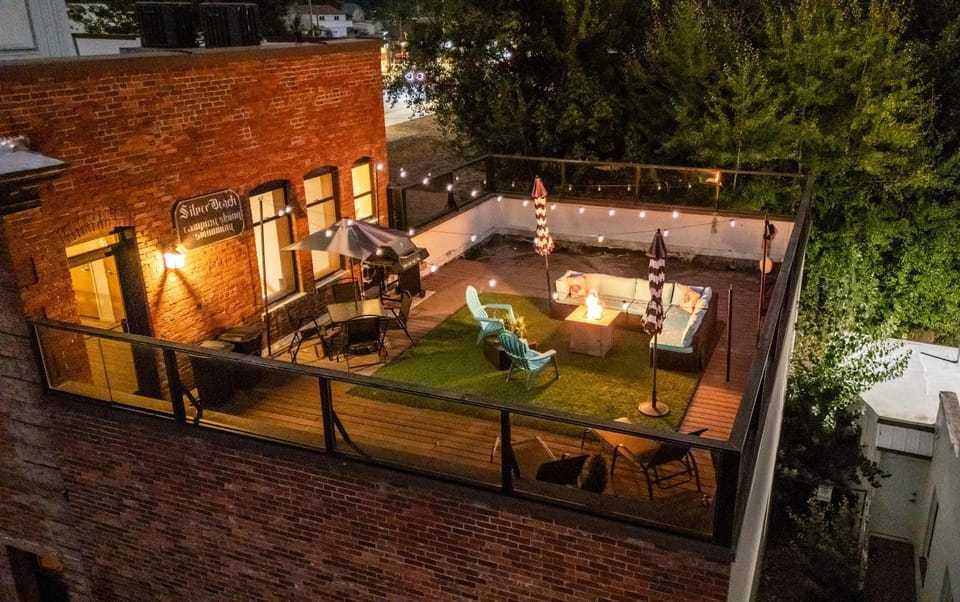 Penthouse: Rooftop Terrace Apartment in Spirit Lake