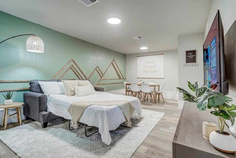 Institute Bliss! Newly Remodeled Family Home! House in Colorado Springs