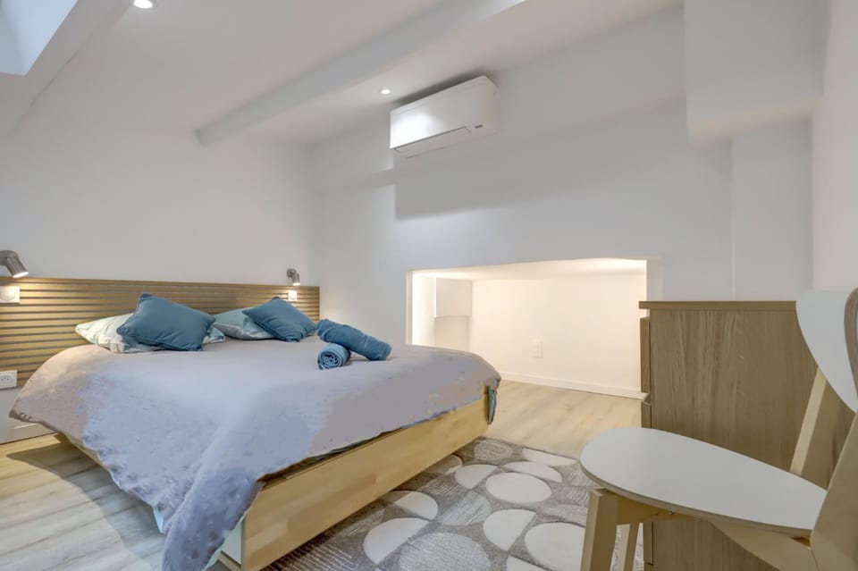 Bed, Bedroom