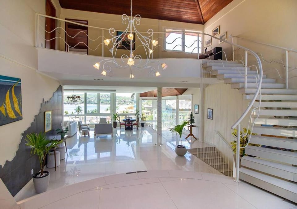 Mansão frente Praia Ferradura por Luxury Rentals Villa in Armacao dos Buzios