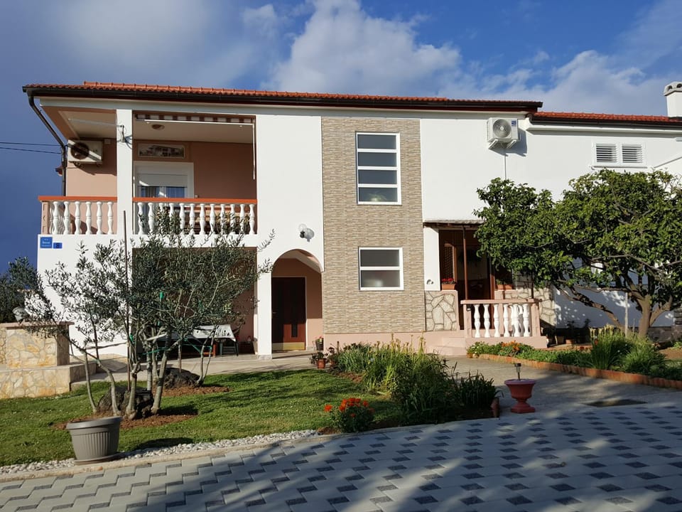 Apartment Tomislav Apartment in Zadar County