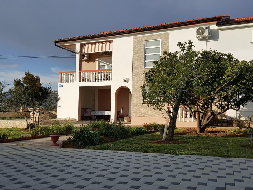 Apartment Tomislav Apartment in Zadar County