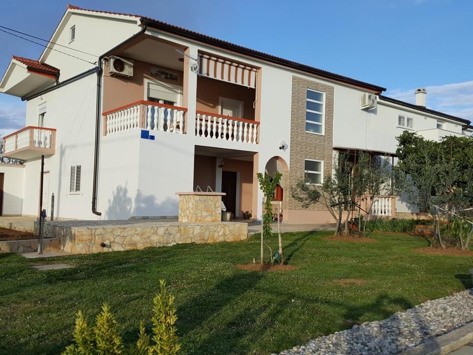 Apartment Tomislav Apartment in Zadar County