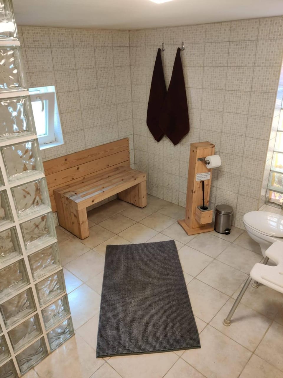 Shower, Toilet