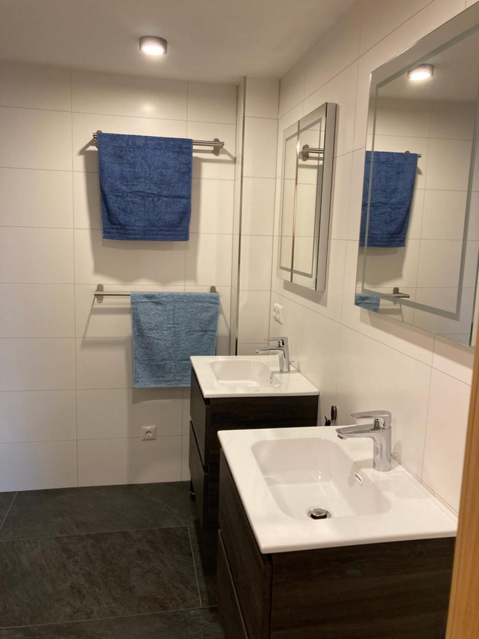 Bathroom, towels