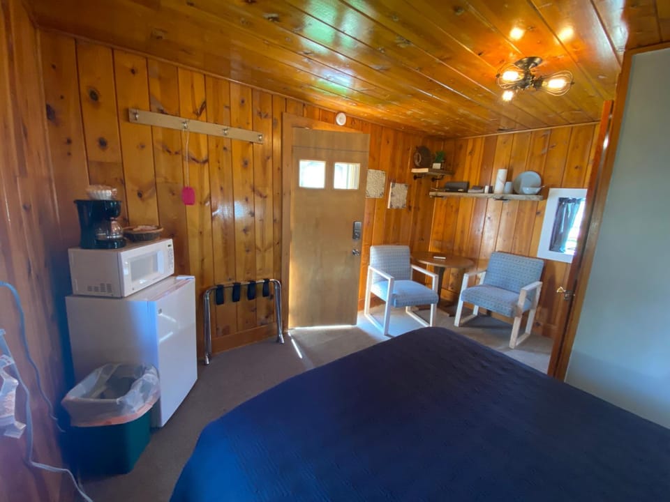 Cabin 8 at Horse Creek Resort Cabin in West Pennington
