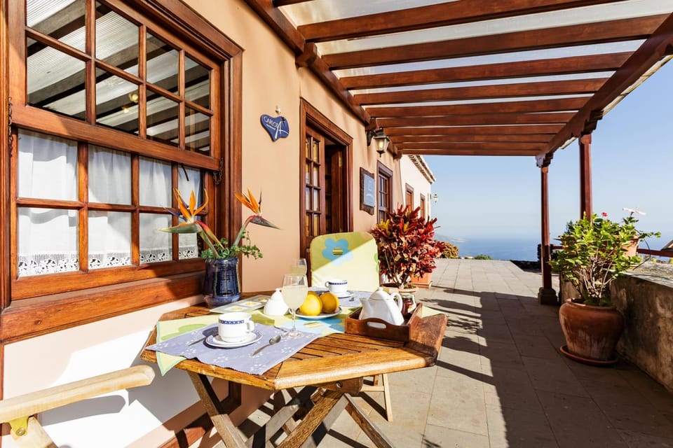 Patio, Facade/entrance, Balcony/Terrace, Decorative detail, Sea view
