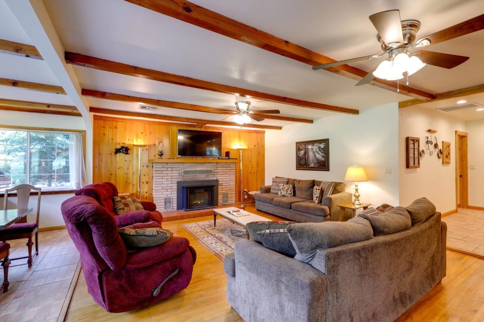 Cozy Cabin on 1 Acre in Premier Pine Neighborhood Cabin in Pine