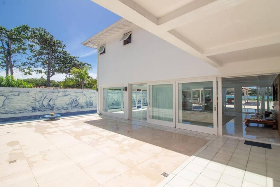 Luxo na Areia com Academia por Luxury Rentals House in Armacao dos Buzios
