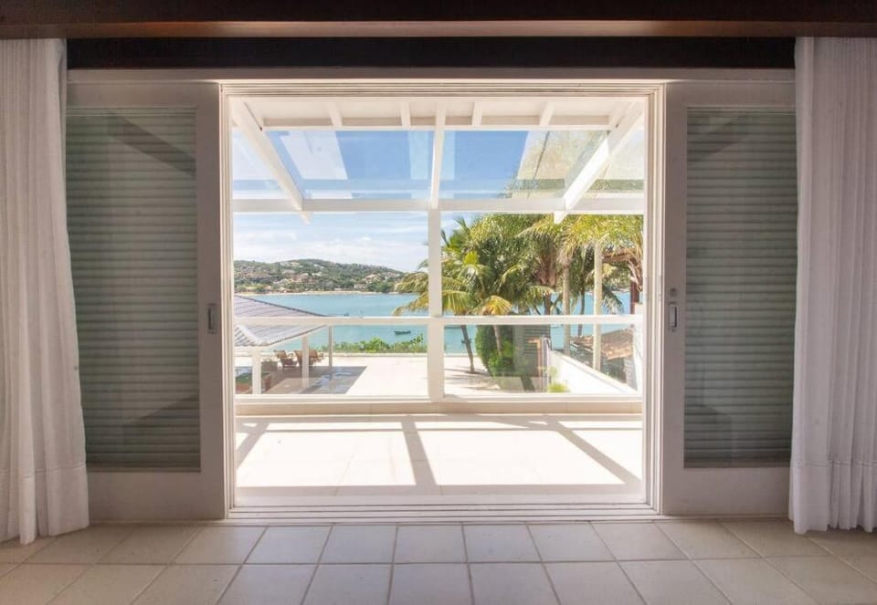 Luxo na Areia com Academia por Luxury Rentals House in Armacao dos Buzios