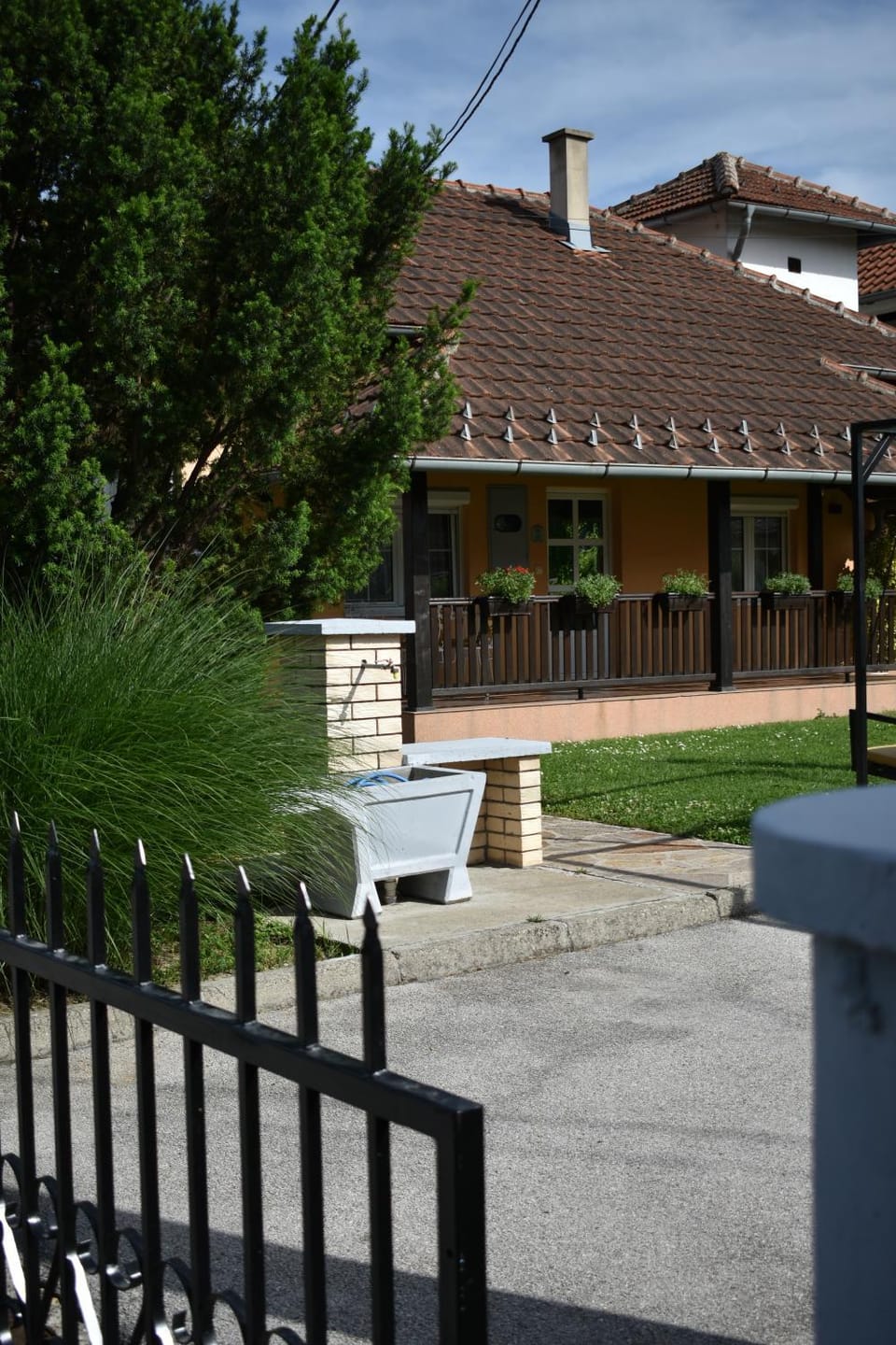 Facade/entrance, Garden, Parking