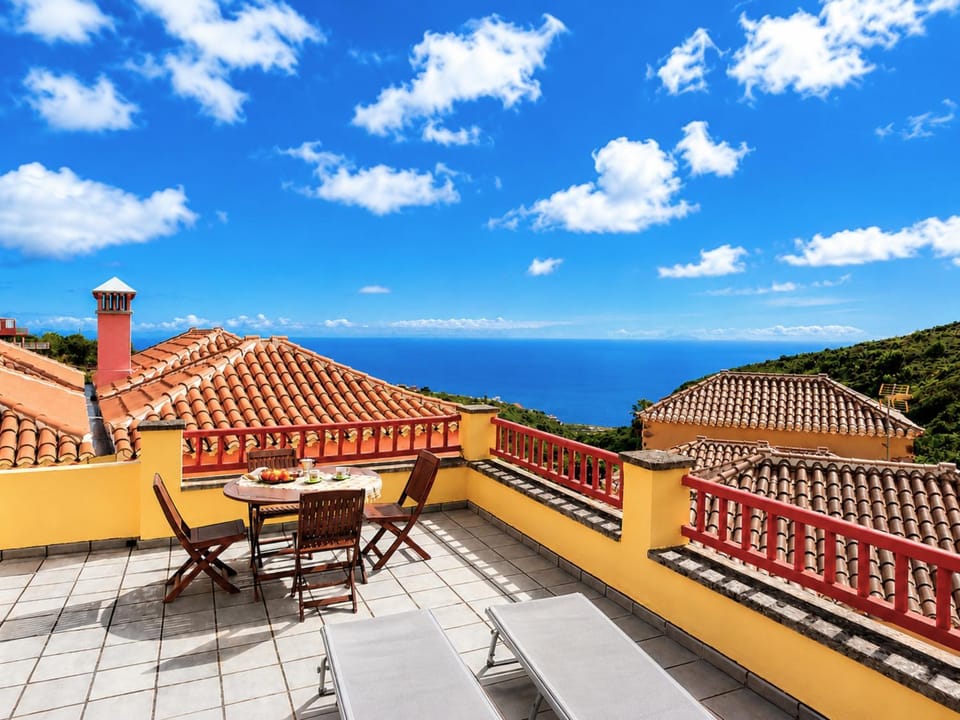 Patio, View (from property/room), Balcony/Terrace, Mountain view, Sea view, sunbed