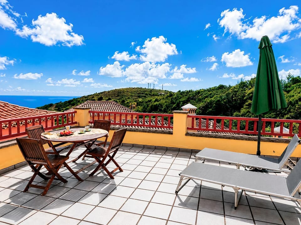 Patio, View (from property/room), Balcony/Terrace, Mountain view, Sea view