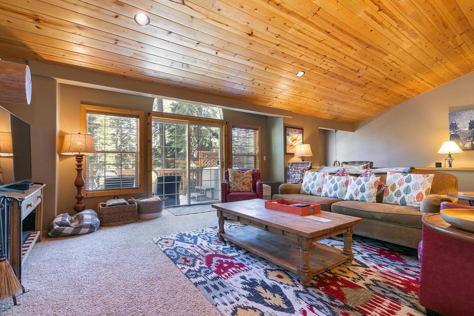 Alpen Glow by Tahoe Getaways - Private Hot Tub, Close to Northstar House in Lake Tahoe