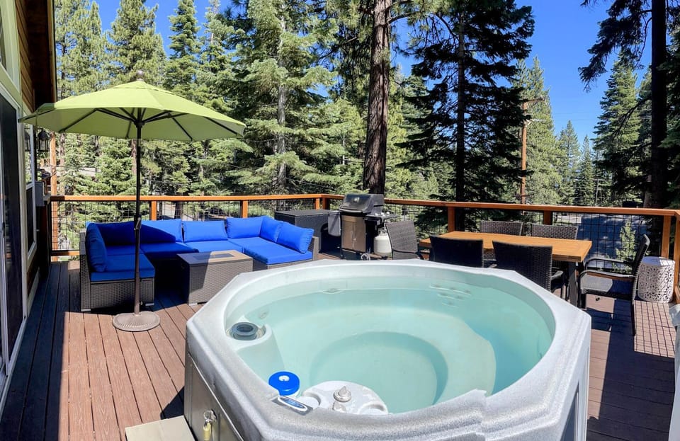 Alpen Glow by Tahoe Getaways - Private Hot Tub, Close to Northstar House in Lake Tahoe