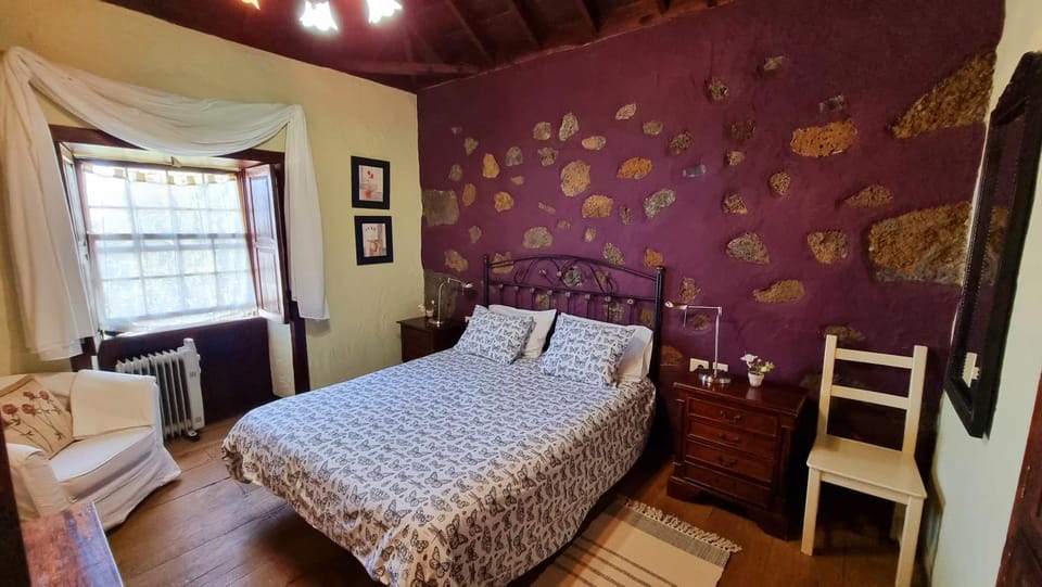 Bed, Bedroom, Garden view