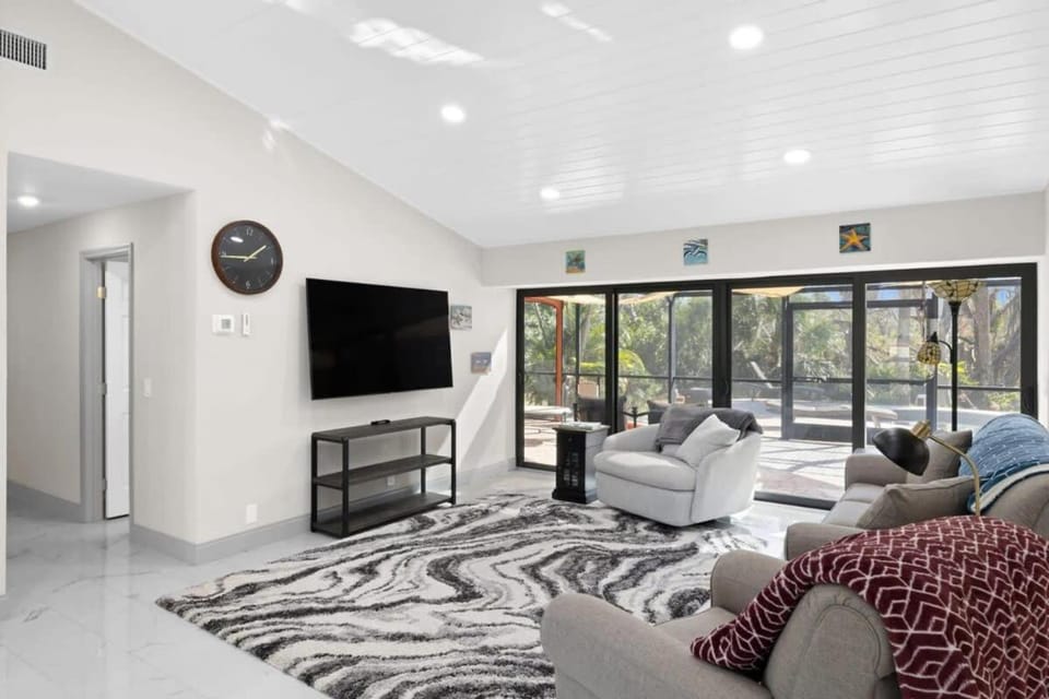 Villa Albatross- Gorgeous Ground Level Pool Home in the Dunes House in Sanibel Island