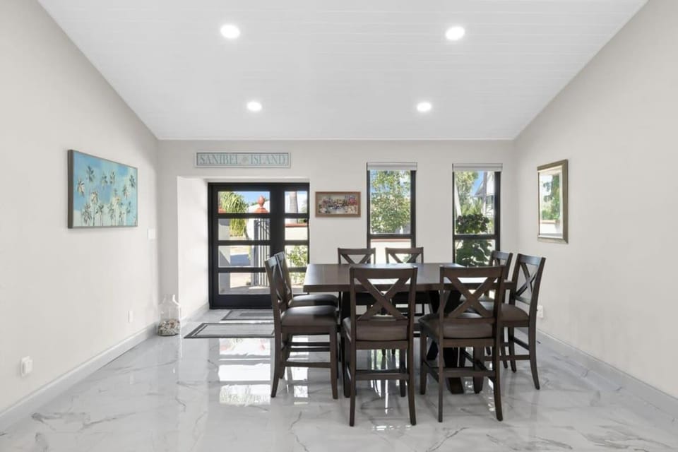 Villa Albatross- Gorgeous Ground Level Pool Home in the Dunes House in Sanibel Island