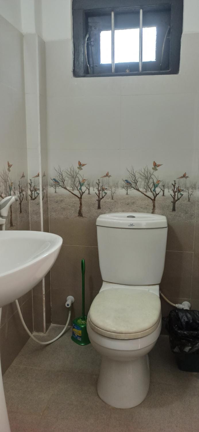 Toilet, bidet