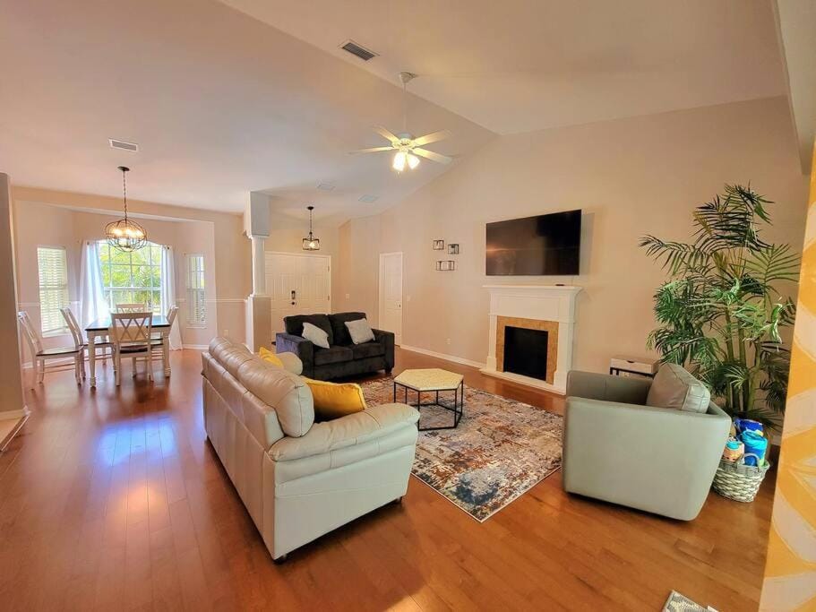 Communal lounge/ TV room