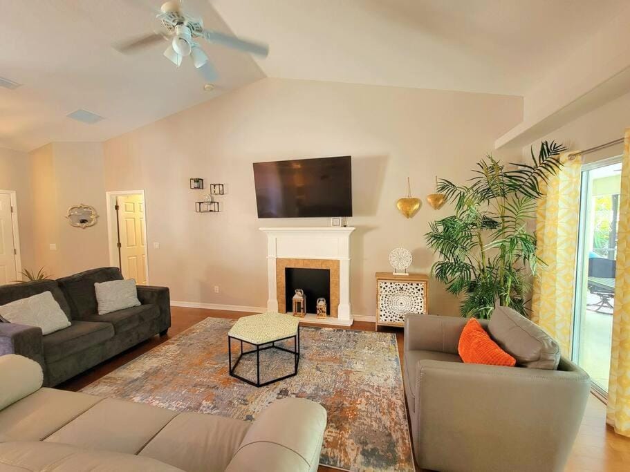 Beautiful Heated Pool Home with Backyard Oasis House in North Port