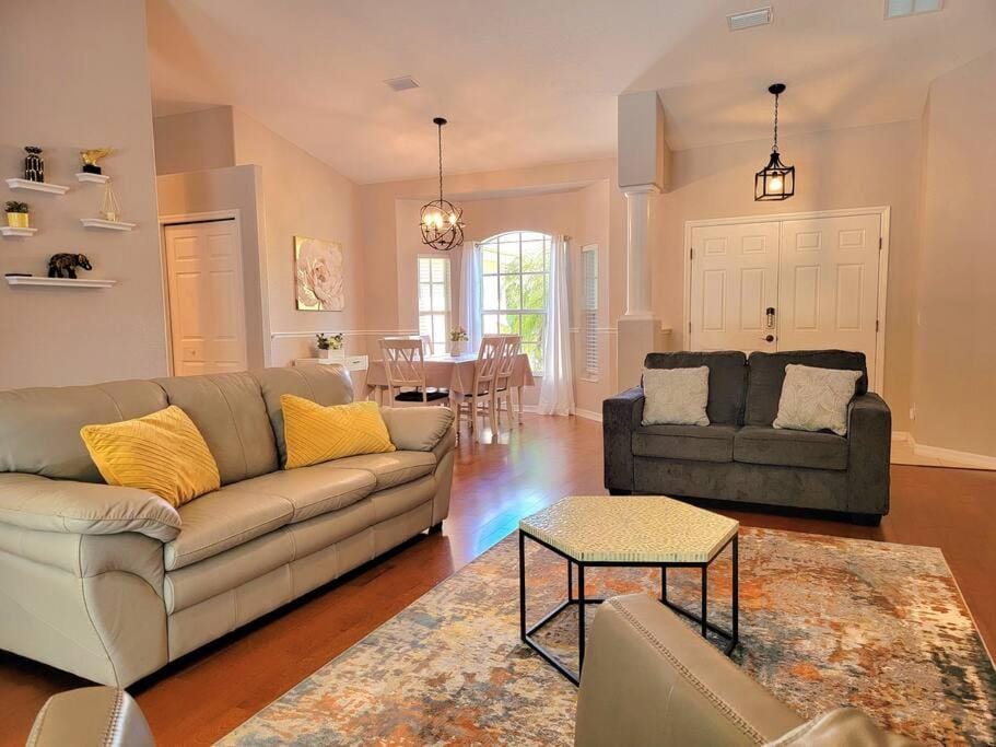 Communal lounge/ TV room