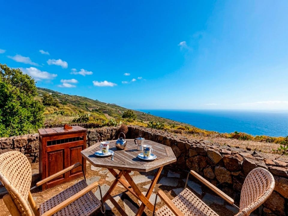 Natural landscape, View (from property/room), Balcony/Terrace, Mountain view, Sea view
