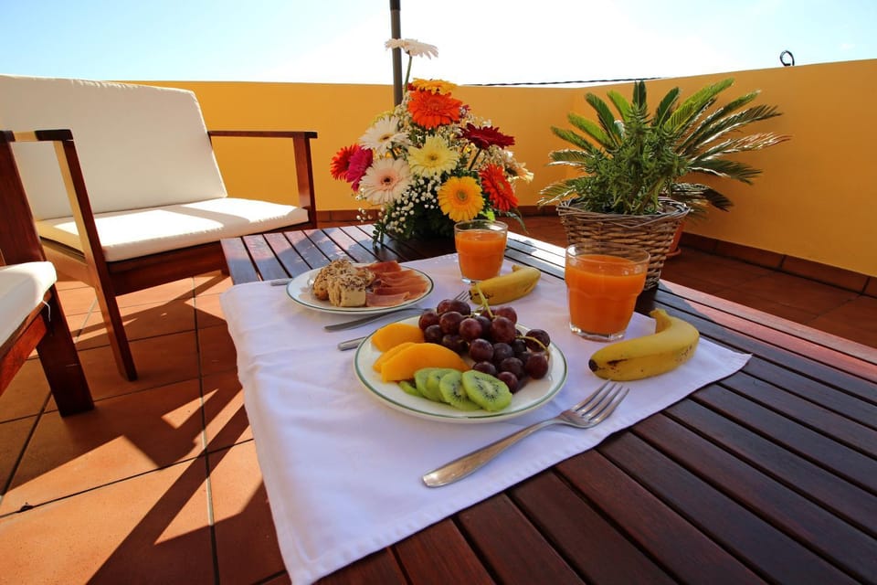 Balcony/Terrace, Food, Continental breakfast