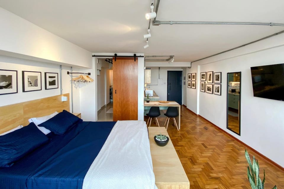 Bed, TV and multimedia, Photo of the whole room