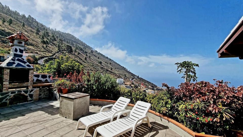 View (from property/room), Balcony/Terrace, Sea view, sunbed