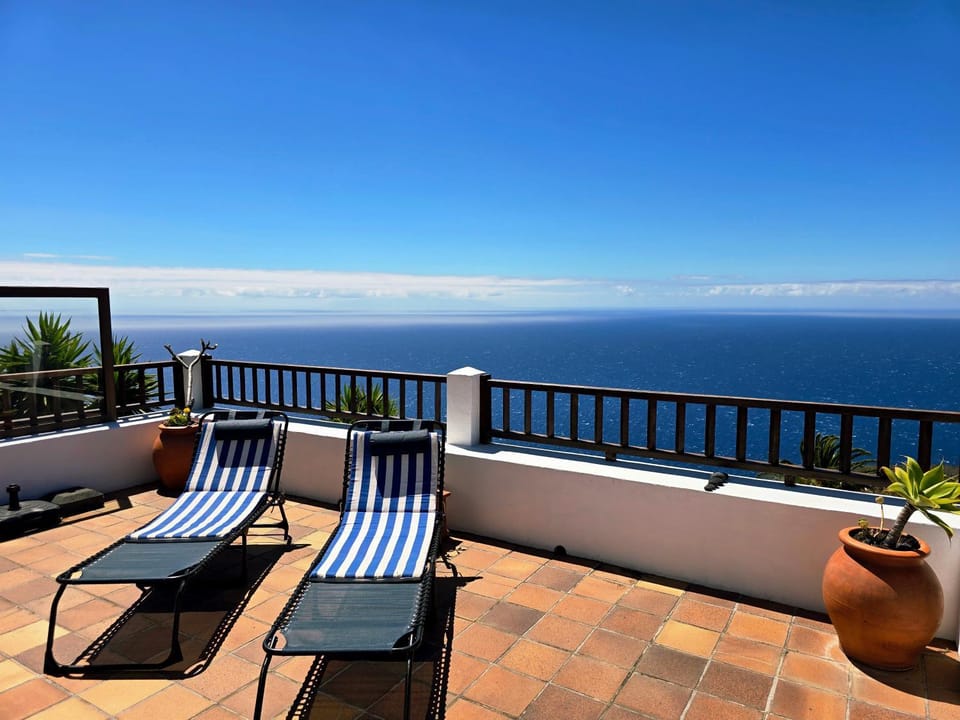 View (from property/room), Balcony/Terrace, Sea view, sunbed