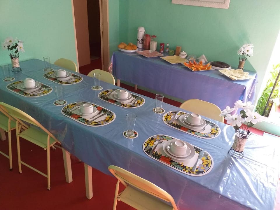 Food and drinks, Dining area, Food