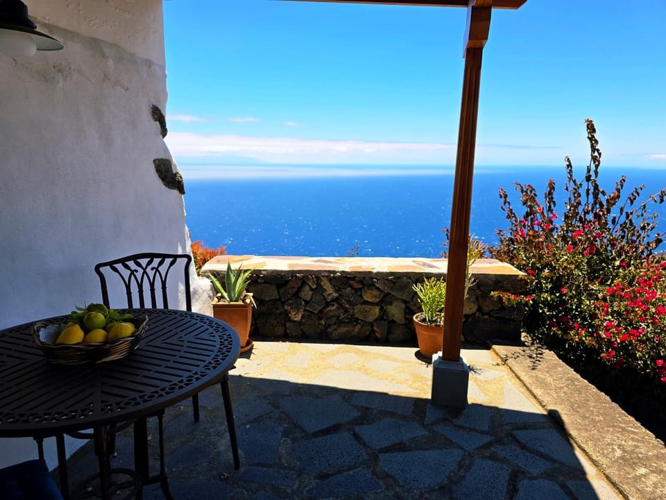 View (from property/room), Balcony/Terrace, Sea view