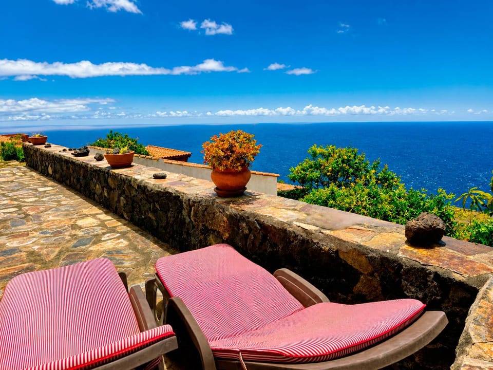 View (from property/room), Balcony/Terrace, Sea view, sunbed