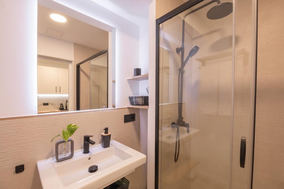 Shower, Bathroom, towels