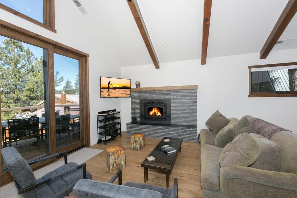 Beaver Lake View by Tahoe Getaways - Pet Friendly 3 BR with Hot Tub, Wood Fireplace & Close to Skiing House in Kings Beach