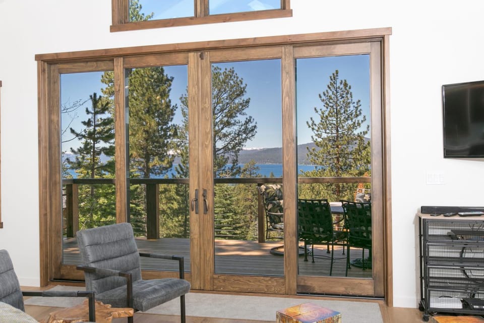 Beaver Lake View by Tahoe Getaways - Pet Friendly 3 BR with Hot Tub, Wood Fireplace & Close to Skiing House in Kings Beach