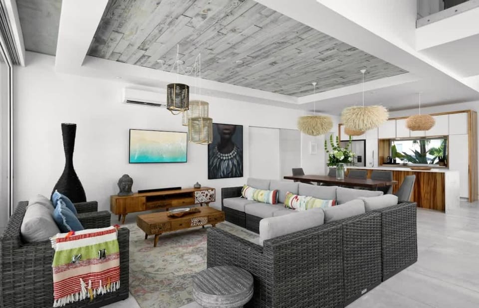 Ocean Dream 5 BR Villa Aqua Villa in Turks and Caicos Islands
