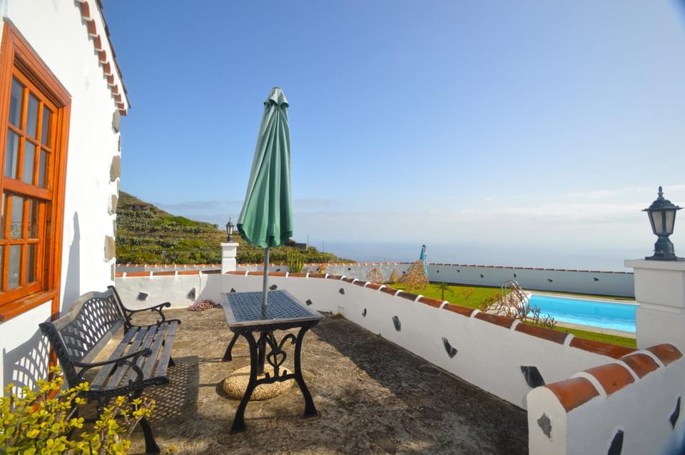 View (from property/room), Pool view, Sea view, Swimming pool, sunbed