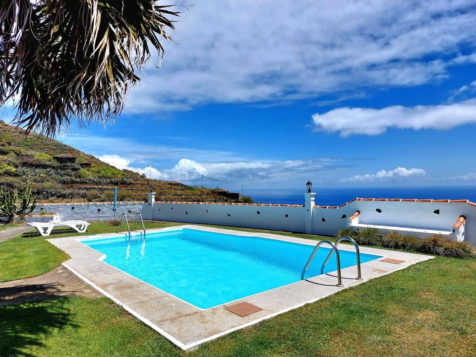 Day, Natural landscape, Mountain view, Pool view, Sea view, Swimming pool, sunbed
