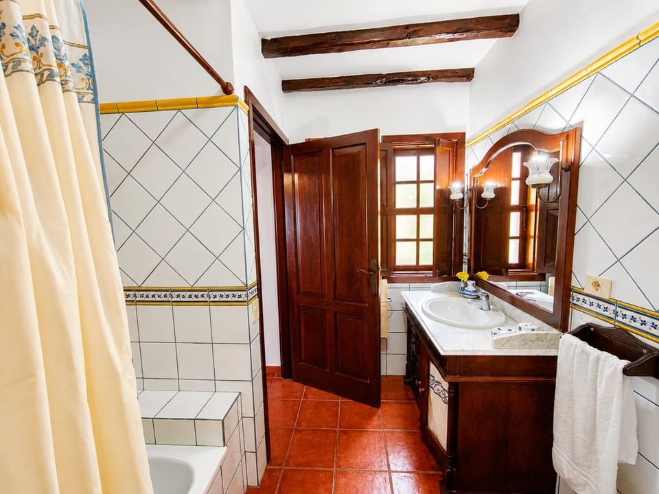 Shower, Toilet, Bathroom, Bath, towels