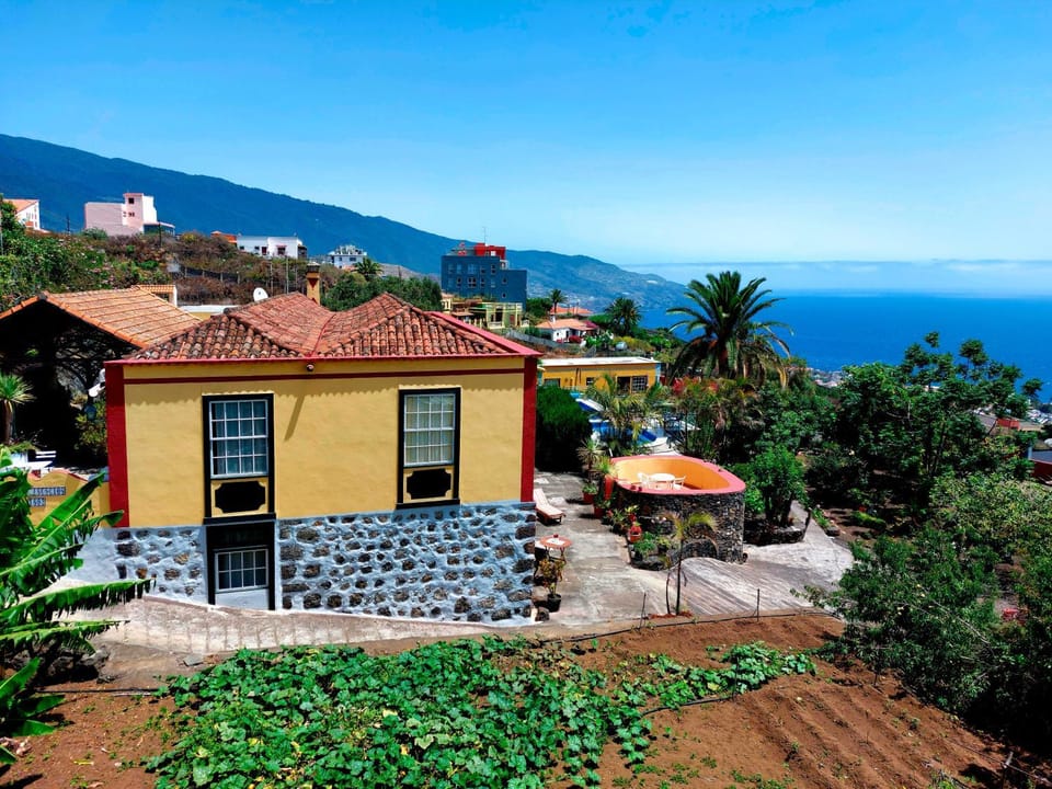 Property building, Day, Natural landscape, Garden, Garden view, Mountain view, Sea view