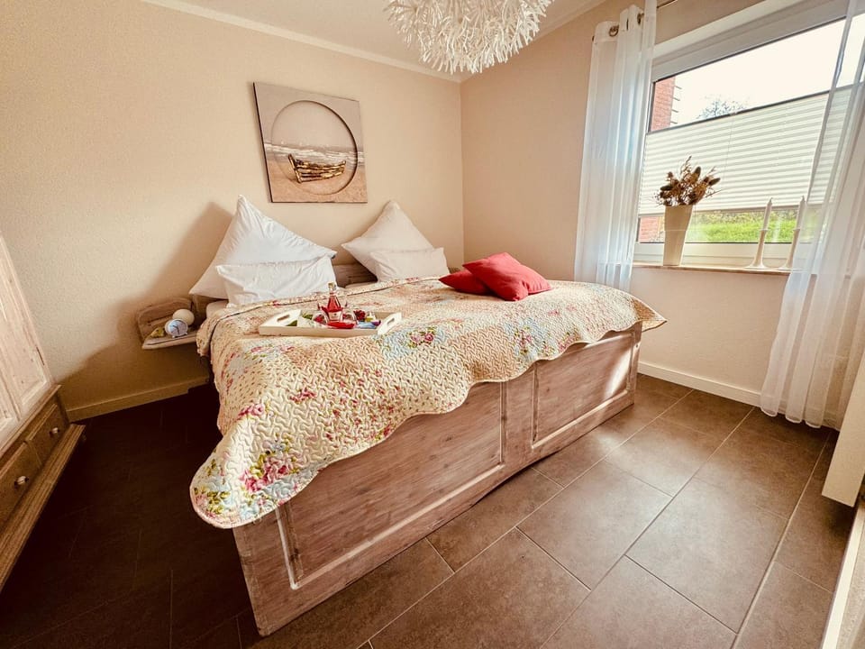 Bed, View (from property/room), Photo of the whole room, Bedroom