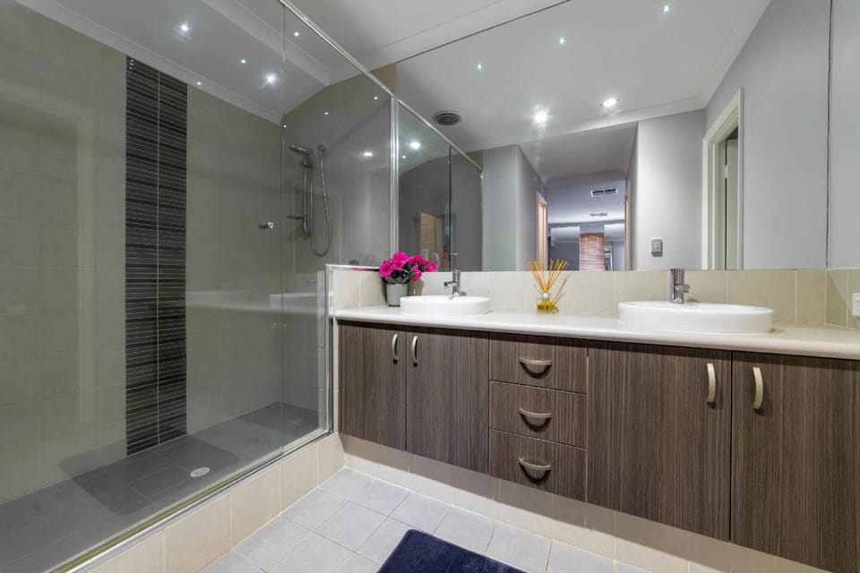 13 Home Close to Swan Valley in Brabham House in Henley Brook
