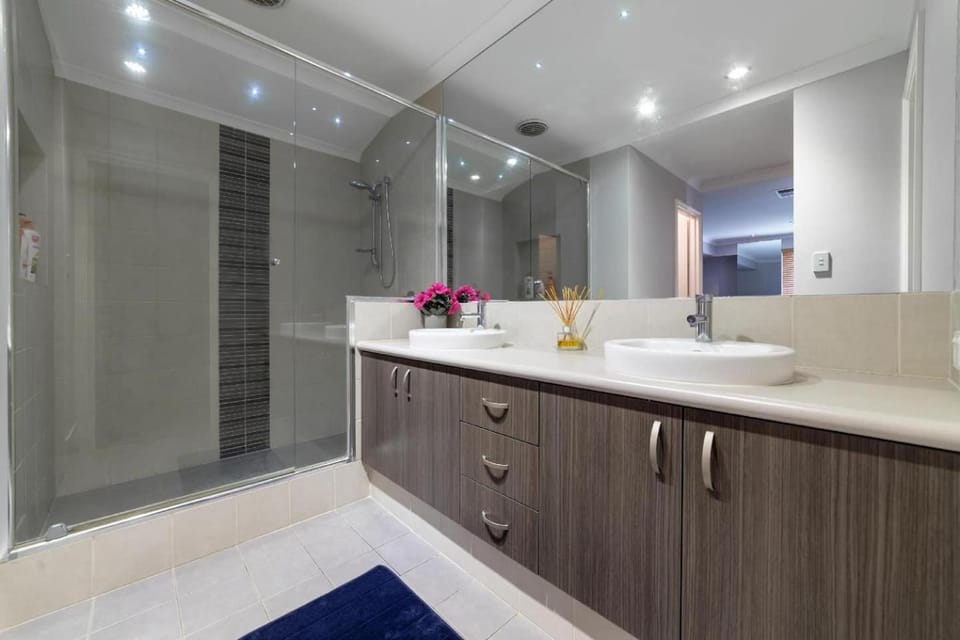 13 Home Close to Swan Valley in Brabham House in Henley Brook