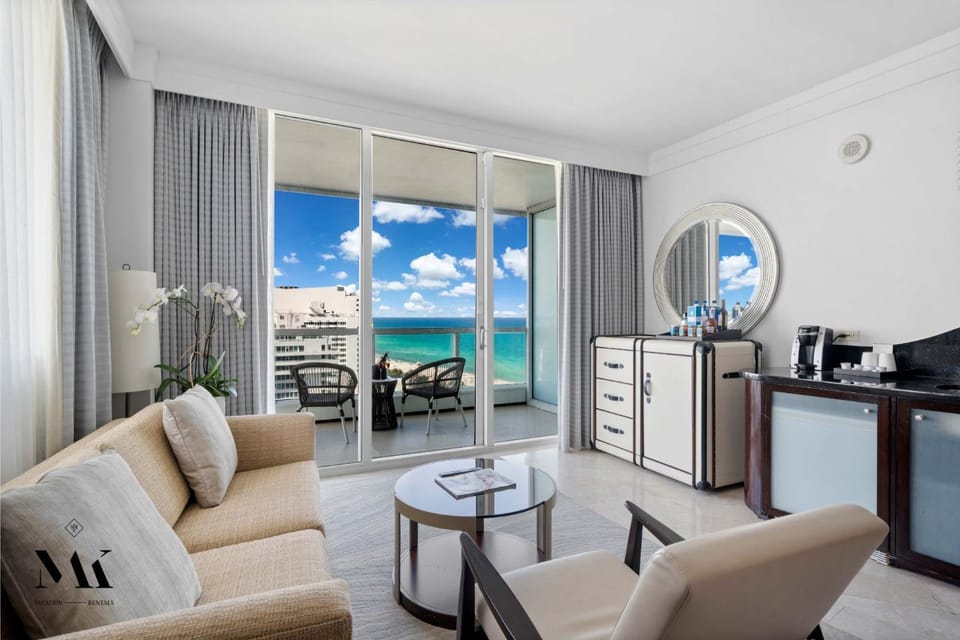 FontaineBleau Resort Balcony w Pool & Ocean View Apartment in Miami Beach