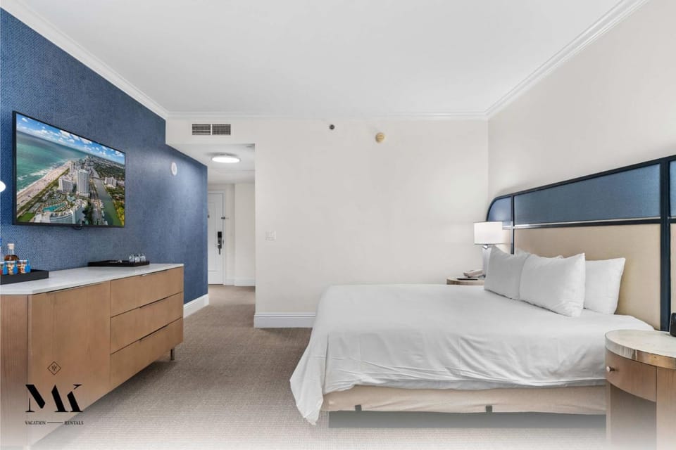 FontaineBleau Resort High Floor w Ocean Views Apartment in Miami Beach