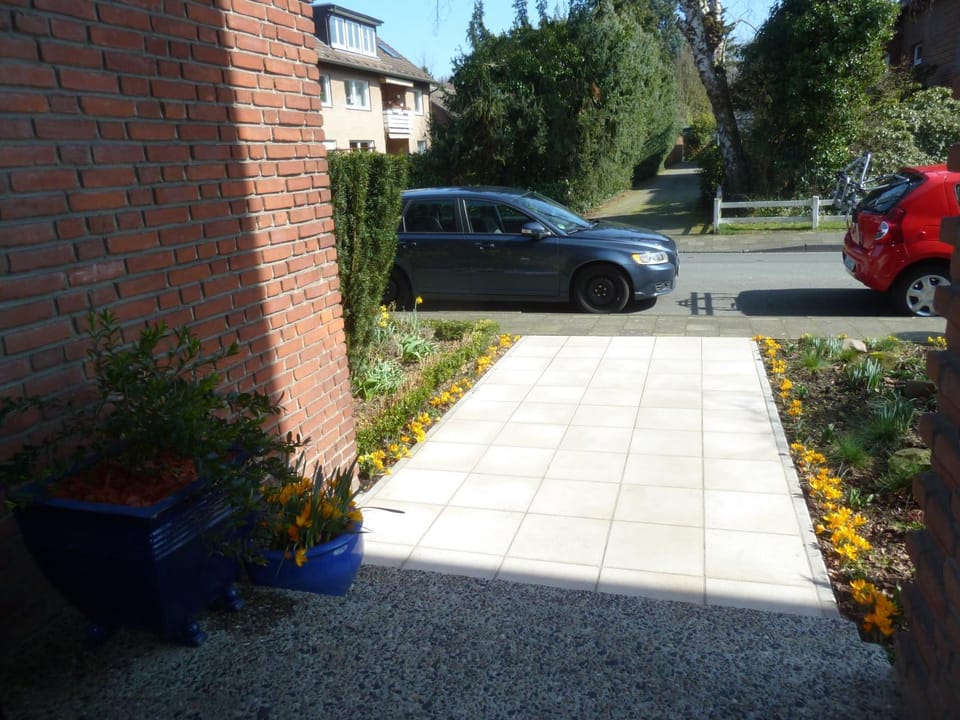 Property building, Facade/entrance, Spring, Off site